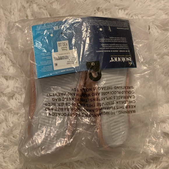 Women’s Isotoner Sherpa Lined Knit Slippers - Picture 2 of 3